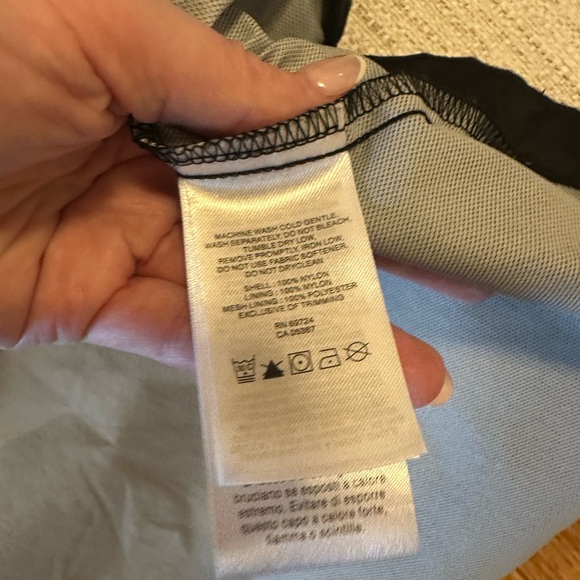 Columbia Black Hooded Rain Jacket- like new - Picture 11 of 15